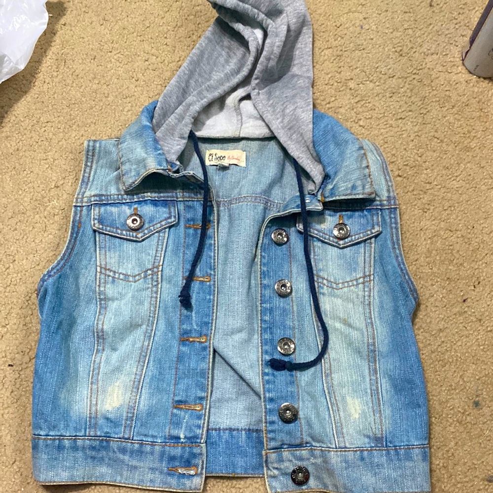 Sleeveless jean jacket with hood, worn a few time but in great condition